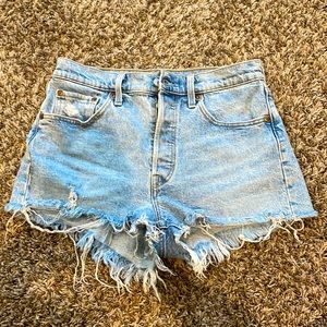 Levi 501 distressed shorts light wash and size 28 button up zipper